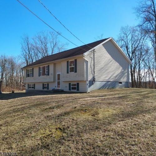2 Oak St, Fredon, NJ 07860-2225