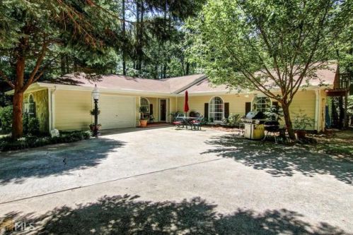 90 Tabor Forest Dr, Oxford, GA 30054-4101