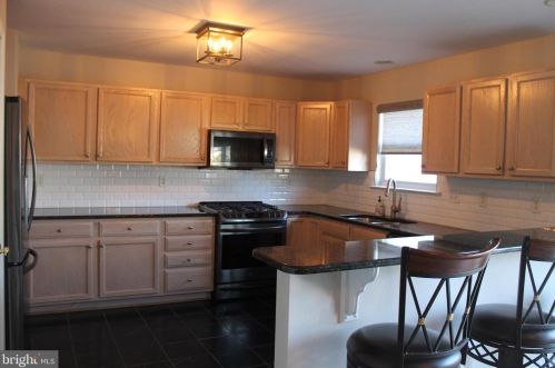 1014 Wooded Pond Dr, Harrisburg, PA 17111-4764