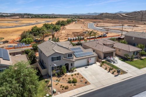 17876 Robusta Dr, Riverside CA  92503-7072 exterior