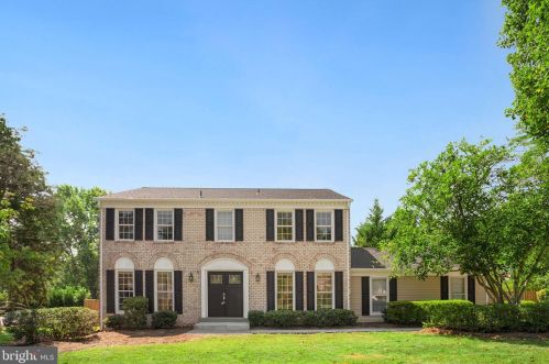 10305 Hickory Creek Ct, Great Falls, VA 22066-2529