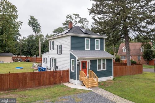 615 5th St, Roebling, NJ 08554-1403