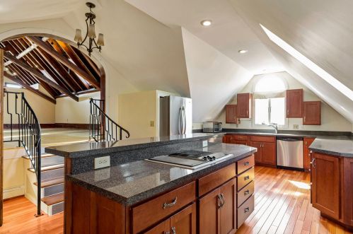 507 State St, Portsmouth, NH 03801-4326