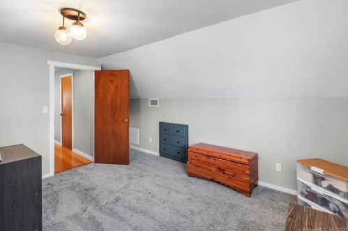 1 Yellow Yellow Cir, Middletown CT  06457-4929 exterior