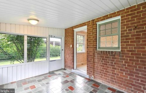 8421 Chippewa Rd, Philadelphia PA 19128-1206 exterior