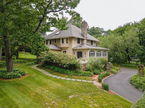 105 Briarcliff Rd, Mountain Lakes, NJ 07046-1118