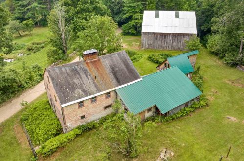 62 Case Rd, Nottingham, NH