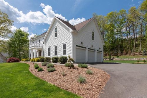 37 Old Wood Rd, Kensington, CT 06037-3763