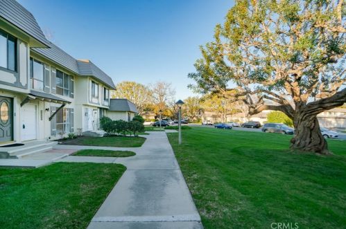 9825 Via Sonoma, Cypress, CA 90630-3437
