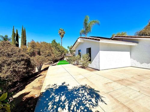 16685 Bonanza Dr, Riverside CA  92504-5706 exterior