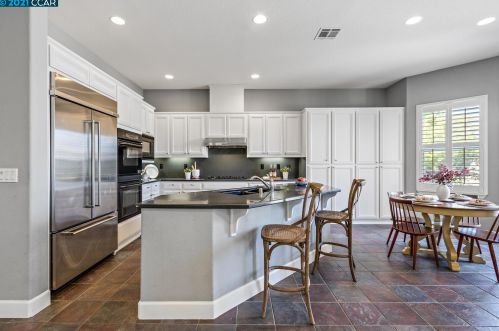 1017 Laurel Tree Dr, Concord CA  94521-5433 exterior