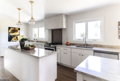 8 Suffolk Ave, Maplewood NJ  07040-1712 exterior