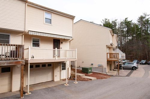 35 Stonegate Ln, Derry, NH 03038-2566