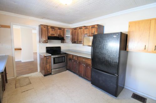 17 Maple St, Brewer, ME 04412-2211