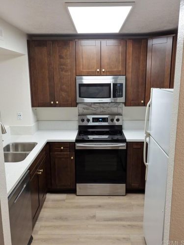 320 Ferrara Way, Vista, CA 92083-4804