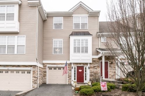 107 Indigo Rd, Hackettstown, NJ 07840-4541
