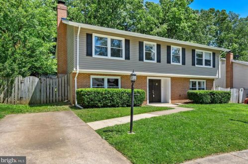3925 Forge Dr, Woodbridge, VA 22193-2213