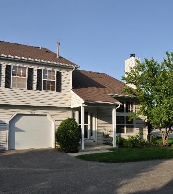 324 Wisteria Dr, Streamwood, IL 60107-2212