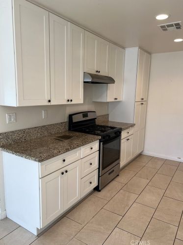 401 Tustin Ave, Anaheim CA  92807-1616 exterior