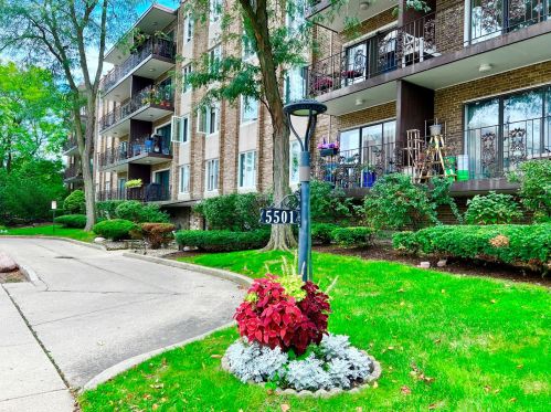 5501 Lincoln Ave, Morton Grove IL  60053-3400 exterior