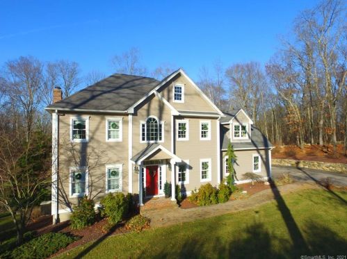 17 Knollwood Dr, Hebron, CT 06248-1280