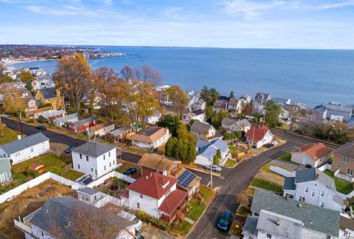 19 Stevens St, Milford, CT 06460-7868