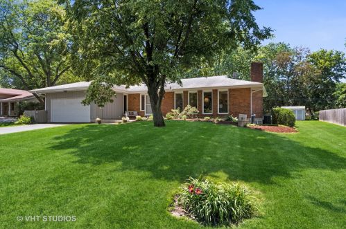 31 Mayflower Dr, Batavia, IL 60510-2808