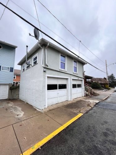 448 Bedford Ave, Rochester PA  15074-2354 exterior