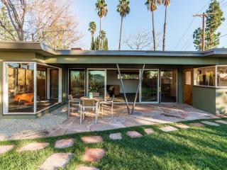 295 Glenullen Dr, Pasadena, CA 91105-2190