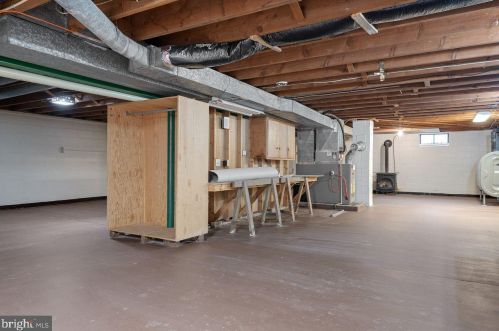 564 Lampeter Rd, Lancaster PA  17602-4010 exterior