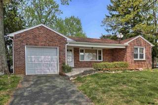 365 Hillcrest Rd, York, PA 17403-4709