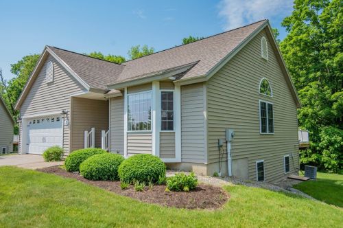 5 Orchard Ln, South Hampton, NH