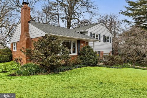 4616 Exeter St, Annandale, VA 22003-5805