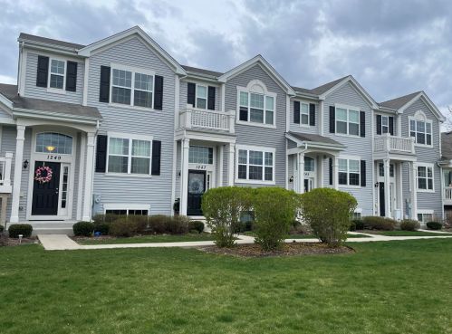 1249 Alta Vista Dr, Pingree Grove, IL 60140-2057