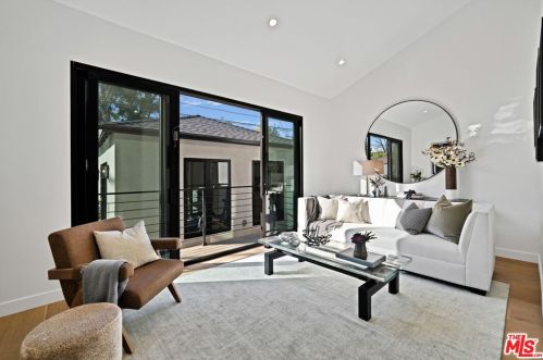 4849 Stern Ave, Van Nuys CA  91423-1923 exterior