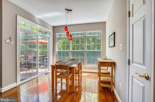 7328 Hampton Manor Pl, Springfield VA  22150-4921 exterior