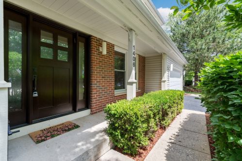 1406 Berkley Ct, Buffalo Grove, IL 60089-6811