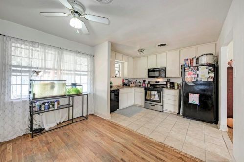 810 Sledge St, Uhland TX 78640-5609 exterior