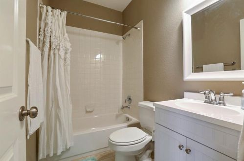 7814 Liverpool Ln, Irving TX 75063-3506 exterior