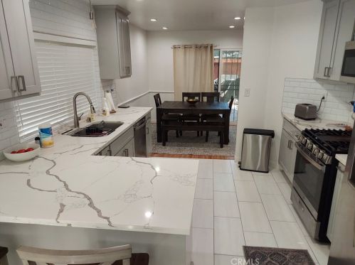 117 Racquet Club Dr, Compton, CA 90220-3181