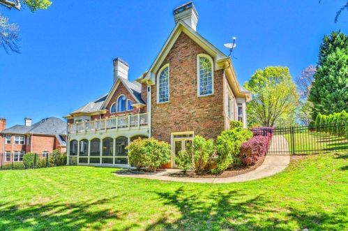2760 Sugarloaf Club Dr, Duluth GA  30097-7441 exterior