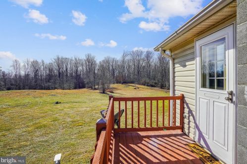 5590 Leeds Manor Rd, Marshall, VA 20115-2343