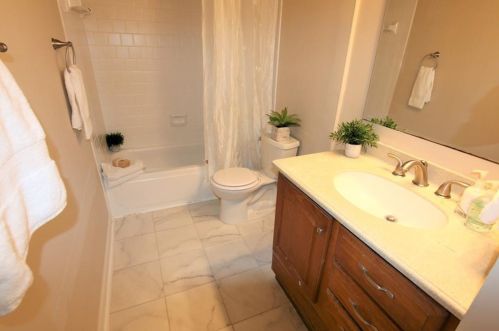 71 Montre Sq, Atlanta GA  30327-4044 exterior