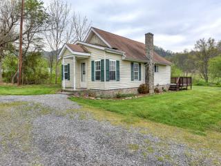 92 Wachayu Dr, Clyde, NC 28721-7083