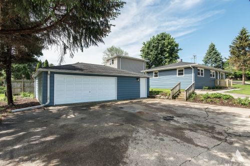 5801 Holmes Ave, Willowbrook IL  60514-1723 exterior