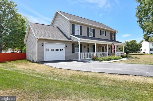 163 Stanford Ln, Falling Waters, WV 25419-3975