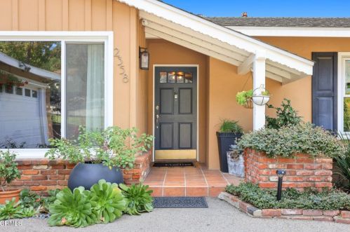 2358 Caracas St, Glendale CA  91214-3003 exterior