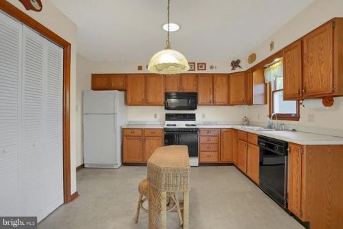 6428 Taunton Rd, Harrisburg, PA 17111-4800