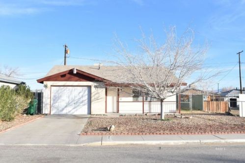 1036 Mariposa Ave, Ridgecrest, CA 93555-4829