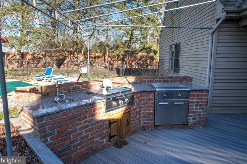 2045 Rockvale Rd, Lancaster PA  17602-1405 exterior